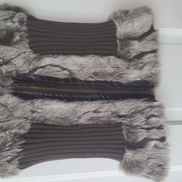 Sweater vest with fur - Picture 5 of 6